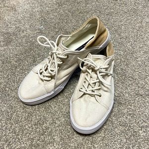 Size 8.5 Tommy Hilfiger cream and tan light weight shoes